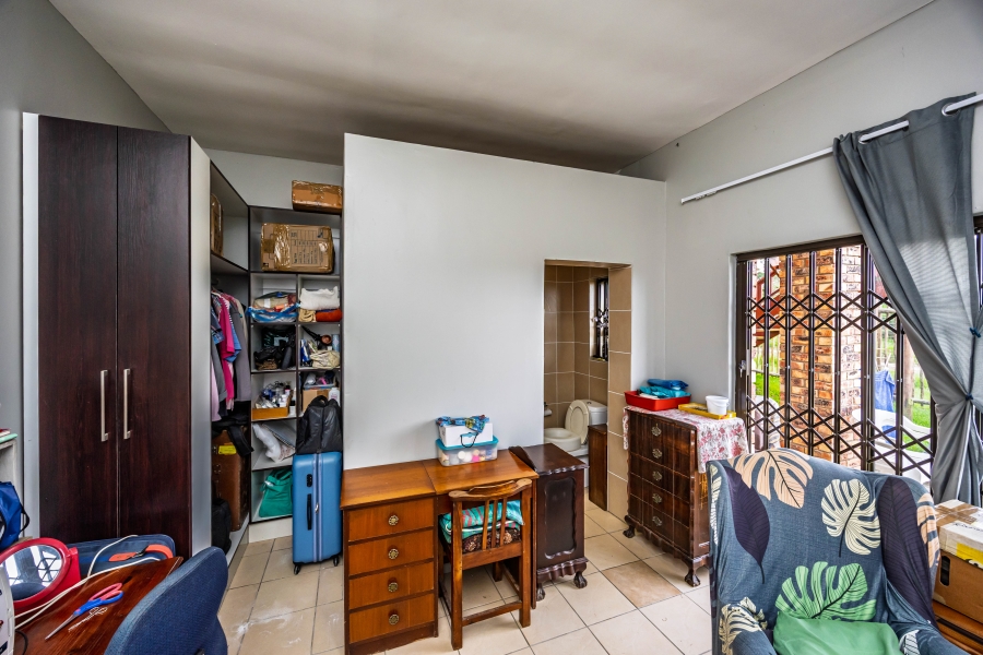 To Let 5 Bedroom Property for Rent in Cove Rock Eastern Cape